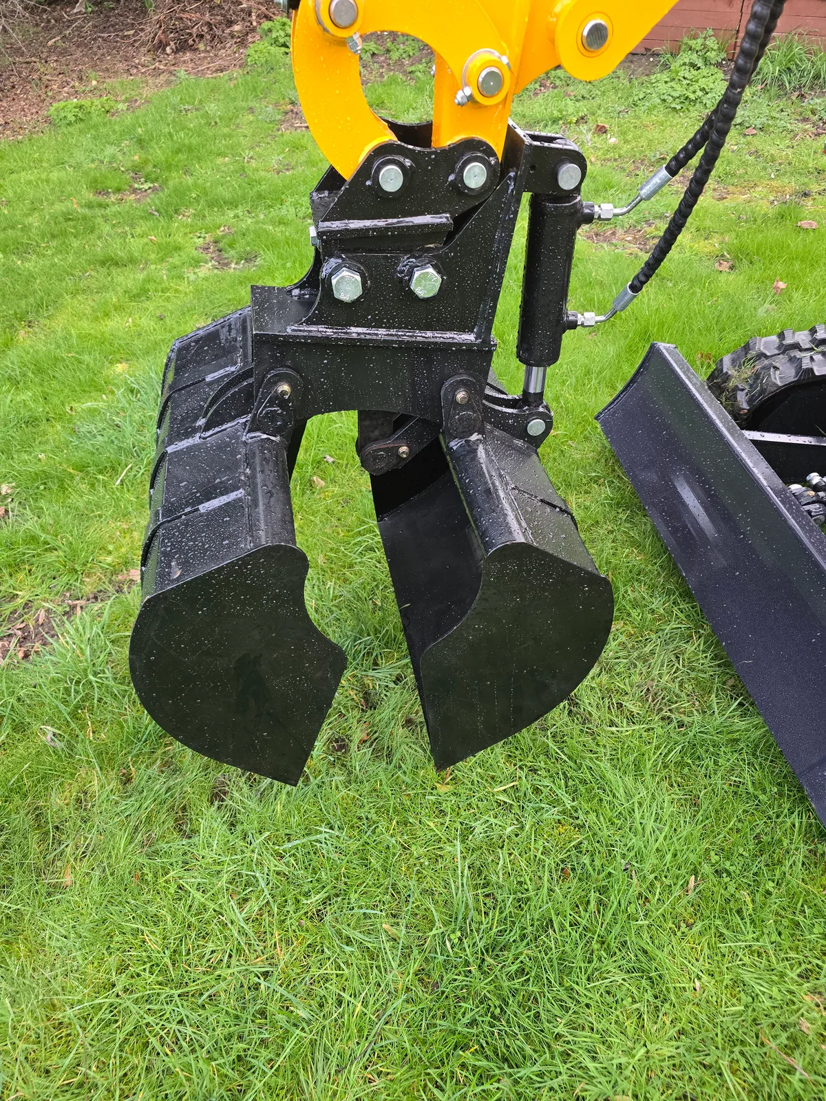 Clamshell / Grab Bucket primary product view